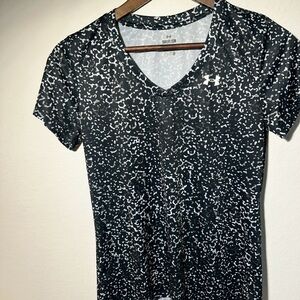 Under Armour Women’s V-Neck Athletic Tee Black White Print Size Small Loose Fit